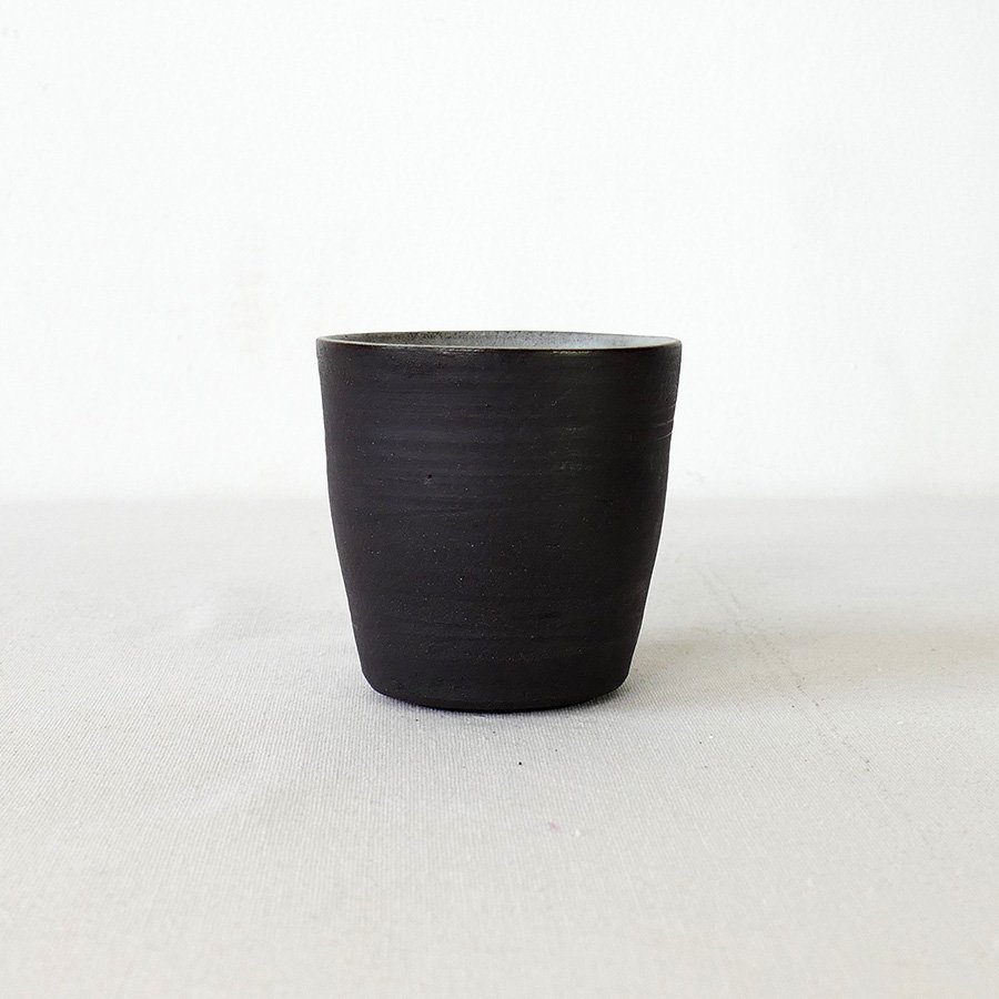 handmade-charcoal-ceramic-cup-japanese-minimalist-tapered-tumbler-berlin