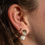 kubus-porcelain-cube-earrings-gold-wavy-studs