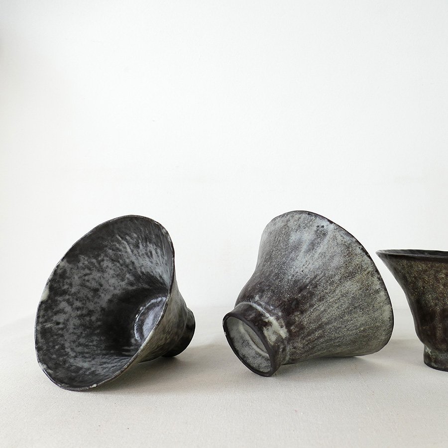 hand-built-wabi-sabi-ceramic-bowl-mottled-glaze-berlin-stoneware