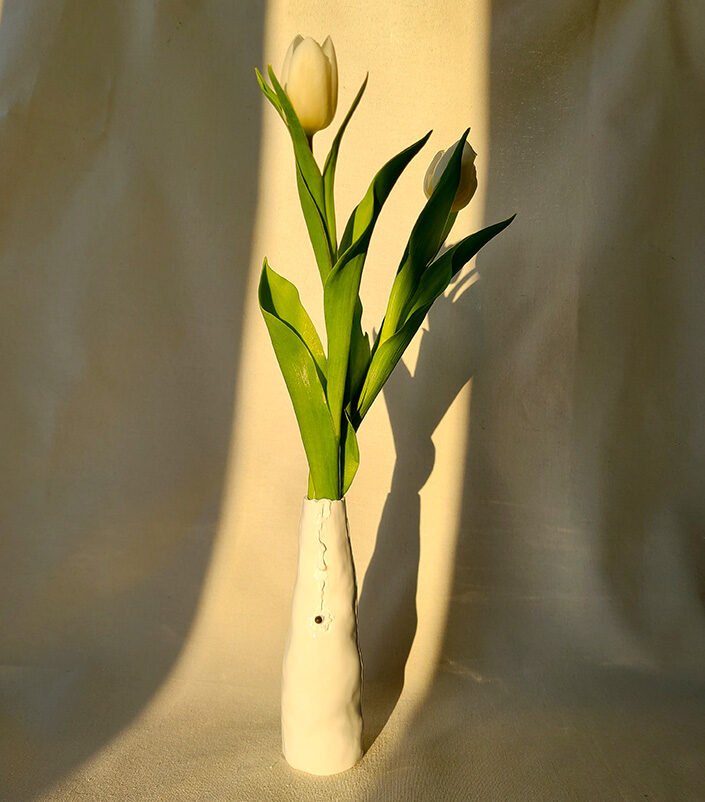 contemporary-minimalist-single-stem-bud-white-vase-porcelain-handmade-berlin